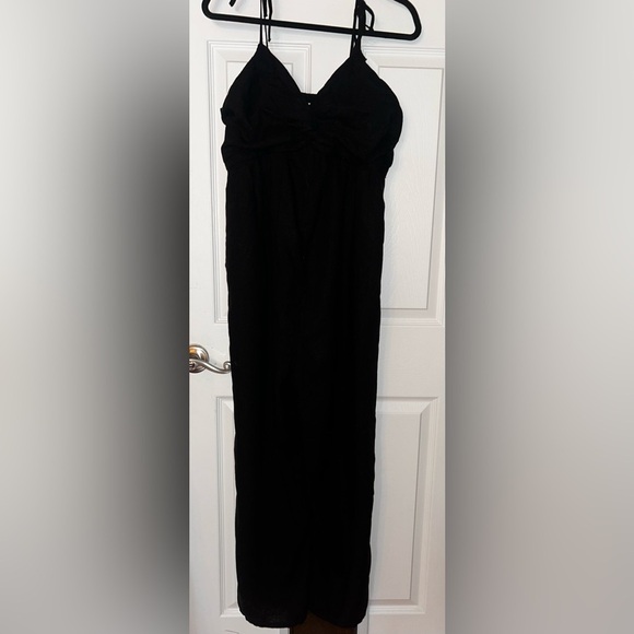 Old Navy Black Tie-Shoulder Cropped Twist-Front XL Smocked Jumpsuit - Picture 2 of 5